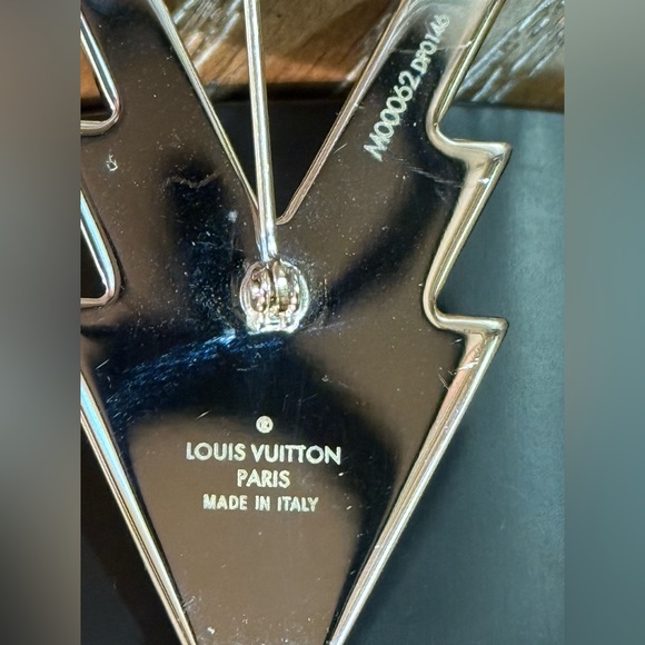 Louis Vuitton Silver-tone Enamel VVV pin featuring printed enamel inlays NWOT - Picture 7 of 13
